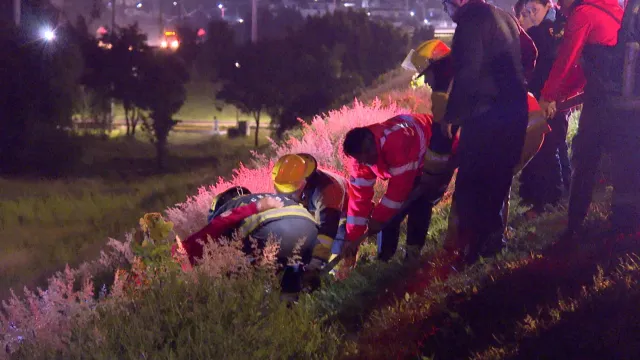 Rescatan a dos hombres de barranca en Periférico de Puebla. Foto: Juan Carlos Barreda | N+