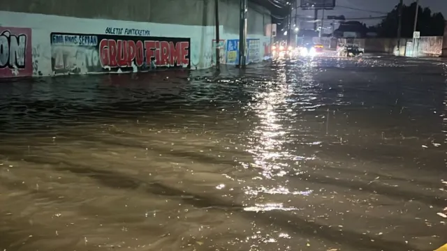 Inundación en el Blvd. Esteban de Antuñano. Foto: Reporte WhatsApp