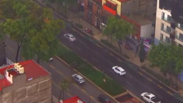 Llueve en calles cercanas al Metro Balderas, en CDMX, 22 de agosto de 2025. Foto: N+
