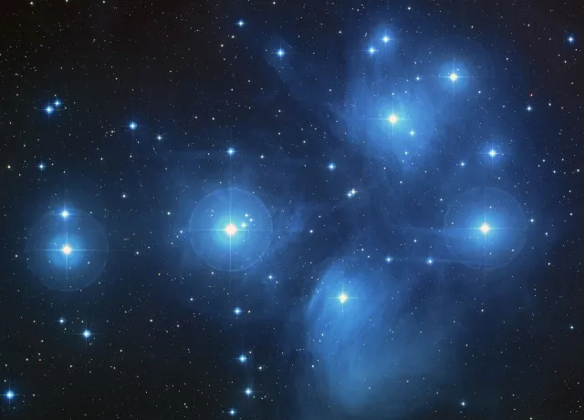 Las Pléyades estarán a un dedo de distancia de la Luna