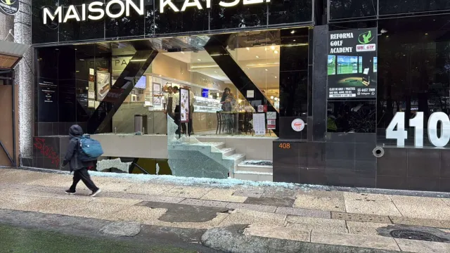 Destrozos durante protesta por Ayotzinapa hoy. Foto: N+