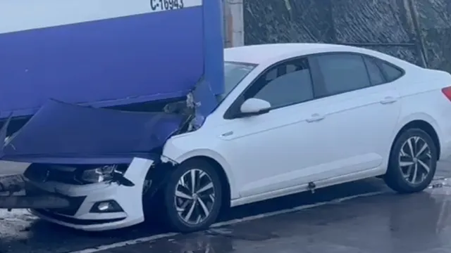 Conductor termina ileso tras fuerte accidente contra microbús en Puebla. Foto: Franco Arteaga | N+