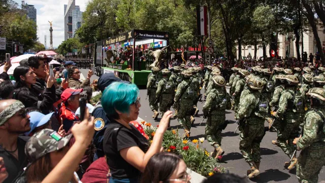 Miles de personas disfrutaron el desfile en la CDMX. Foto: Cuartoscuro