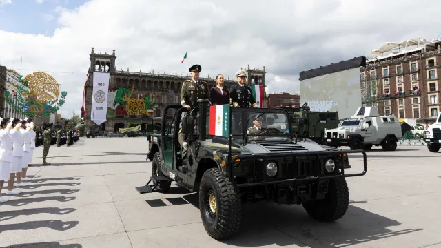 Presidenta Claudia Sheinbaum encabeza Desfile Cívico-Militar 2025. Foto: Presidencia de la República