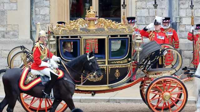 El rey Carlos III y el presidente Donald Trump realizaron un recorrido en carruaje. Foto: Reuters