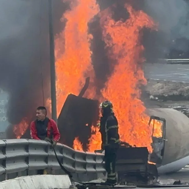 Así Ayudaron Vecinos en Explosión de Pipa en Puente Concordia