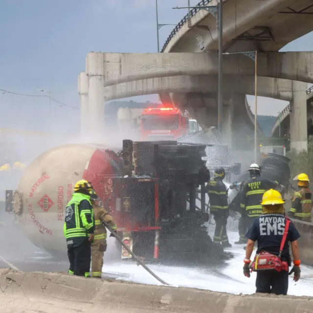 Así Ayudaron Vecinos en Explosión de Pipa en Puente Concordia