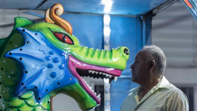 Don Martín y el juego mecánico 'El Dragón'.
