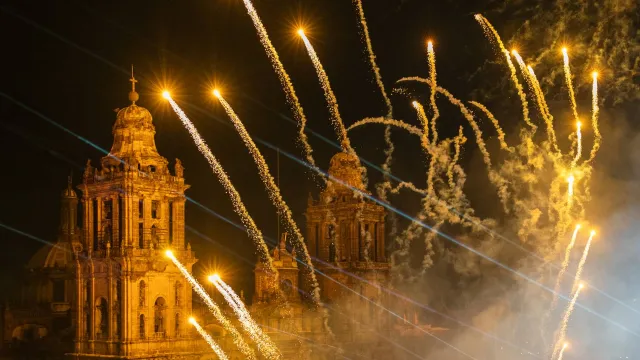 La Catedral Metropolitana en el Zócalo de la CDMX, en fiestas patrias 2025. Foto: N+
