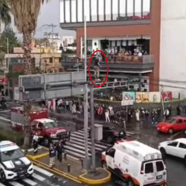 Video: Hombre caminando sobre cables en Azcapotzalco