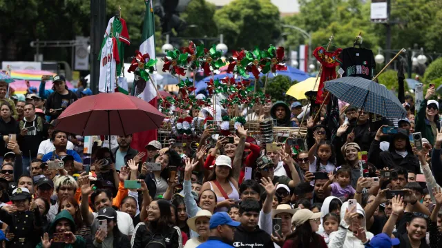 El clima fue benévolo en el desfile militar en CDMX por el 215 aniversario de la Independencia de México. Foto: N+