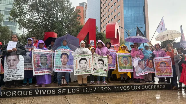 Pase de lista, marcha por 11 años Ayotzinapa. Foto: N+