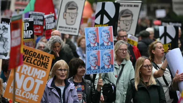 Marcha en el centro de Londres convocada por manifestantes anti-Trump. Foto: AFP
