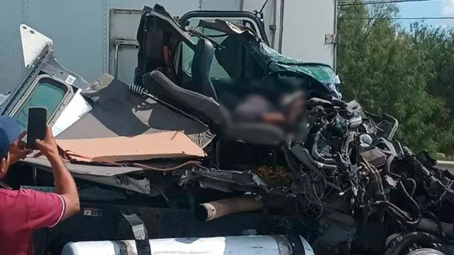 Accidente-Trailer-Puente-Nuevo-Laredo-Libramiento-Mex-2