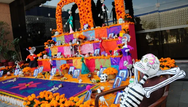 ¿Ya sabes por qué son 7 los niveles que se deben de colocar en una ofrenda? Te decimos. Foto: Cuartoscuro.