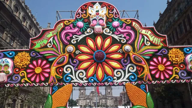 Cuándo y A Qué Hora Encienden Alumbrado de Día de Muertos del Zócalo CDMX: Así Será