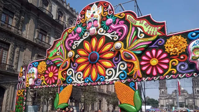 Cuándo y A Qué Hora Encienden Alumbrado de Día de Muertos del Zócalo CDMX: Así Será