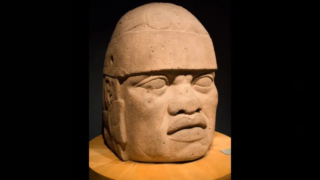 Cabeza monumental olmeca