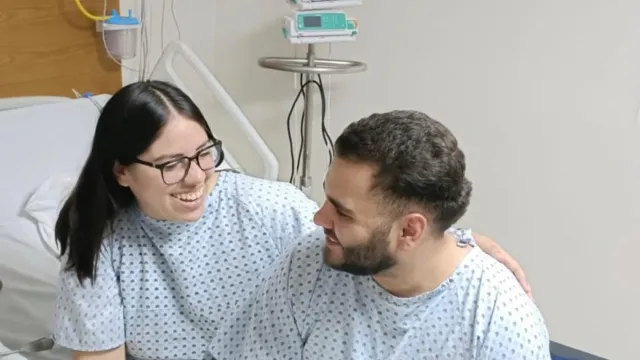 Samara Martínez y su hermano en el hospital. Foto: Cortesía