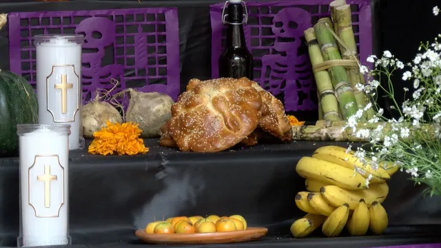 Elementos básicos para montar una ofrenda en Día de Muertos. Foto: N+