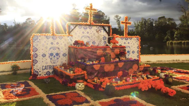 Se pueden observar altares de Día de Muertos en cada rincón de la Exhacienda de Chautla