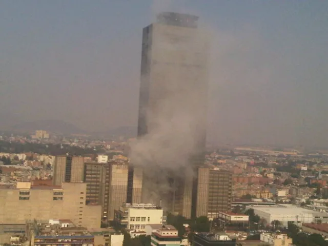 Una fuga de gas metano causó una explosión en el edificio B2 de la Torre de Pemex