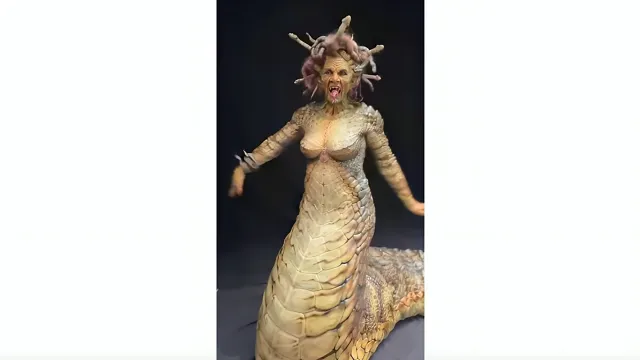 Heidi Klum se disfrazó de Medusa en este Halloween 2025.