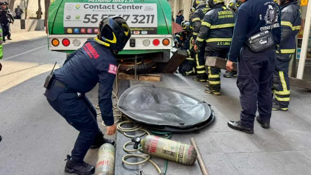 Pipa de gas cae a registro de la cfe