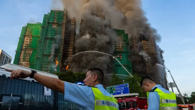 Imágenes del Incendio en Complejo de Hong Kong. Foto: EFE