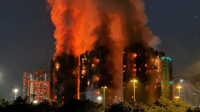 Imágenes del Incendio en Complejo de Hong Kong. Foto: AFP