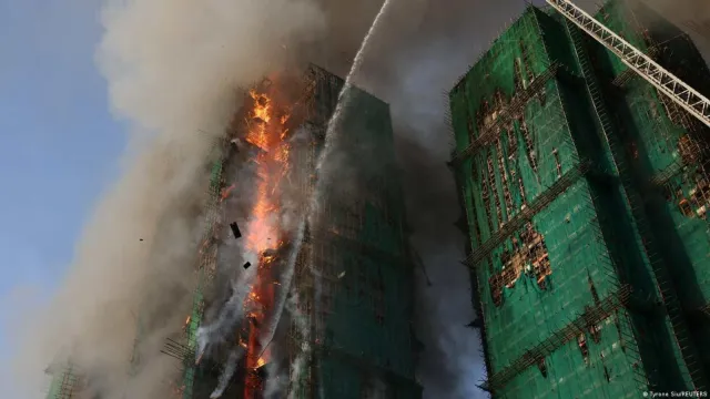 Incendio en Complejo de Hong Kong. Foto: Reuters
