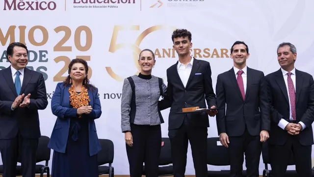 Isaac Del Toro Romero recibe Premio Nacional de Deportes. Foto: Presidencia de México