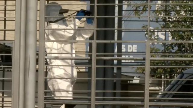 Aparentemente la señora resbaló y cayó al carril exclusivo. Foto: N+