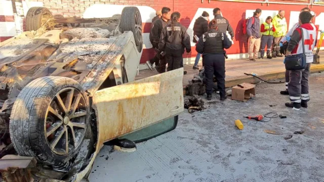 Rescatan a joven que se accidentó en la Calzada Ignacio Zaragoza. Foto: X @pepelemini