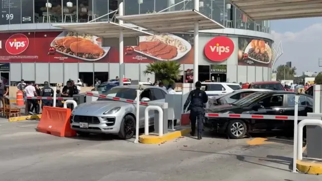Choque múltiple en el acceso a la PLaza Vía San Ángel deja nueve heridos y una muerta. Foto: N+