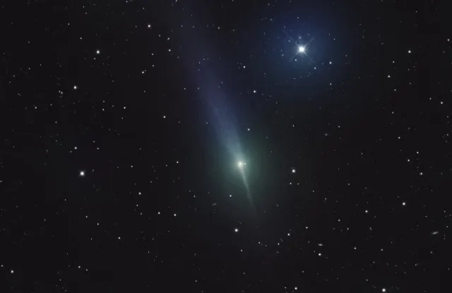 Fotografía artística del cometa 3I/ATLAS