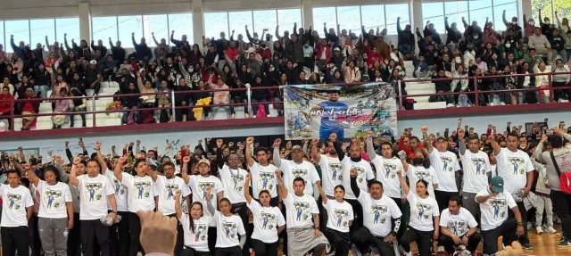 Alumnos de la primaria de Santa Cruz Tepexpan exigen justicia y la pronta localización de su maestro