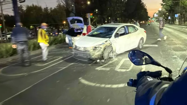 Choca auto en CDMX. Foto: N+