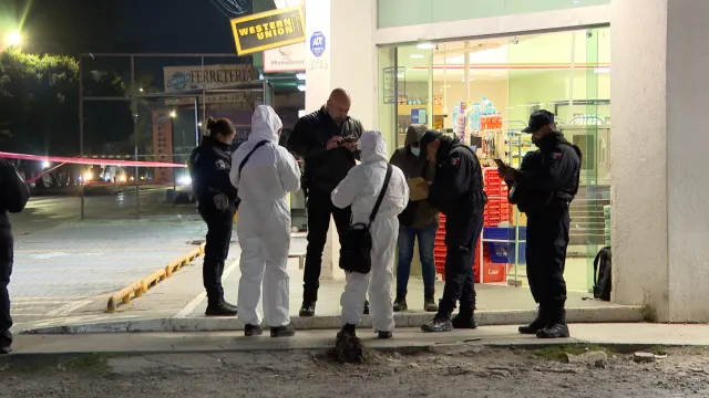 Realizan diligencias por asesinato de un hombre en la 11 Sur de Puebla. Foto: N+