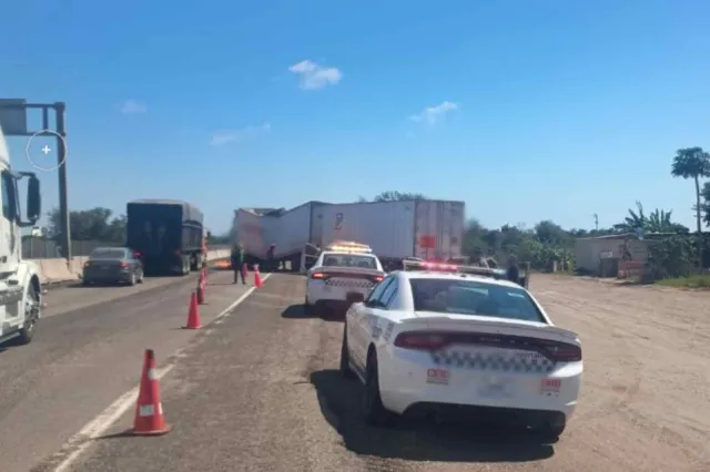 Accidente en carretera de Sinaloa. Foto: Guardia Nacional