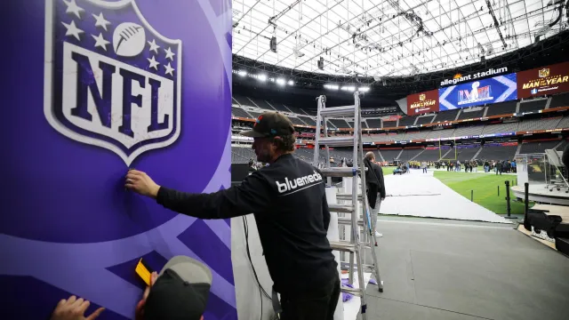 Preparativos en estadios de la NFL. Foto: Reuters