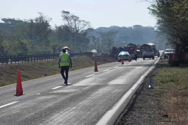 Carretera bloqueada en Chiapas. Foto: Guardia Nacional