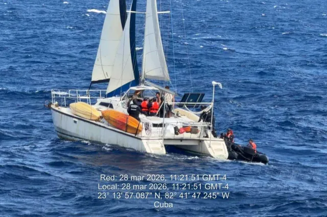 Llega ayuda a veleros que se encontraban desaparecidos. Foto: Semar