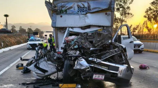 Accidente de camioneta en la Autopista México-Puebla. Foto: X @ciudadano_pue
