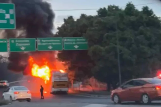 Incendian autobus en Jalisco. Foto: N+