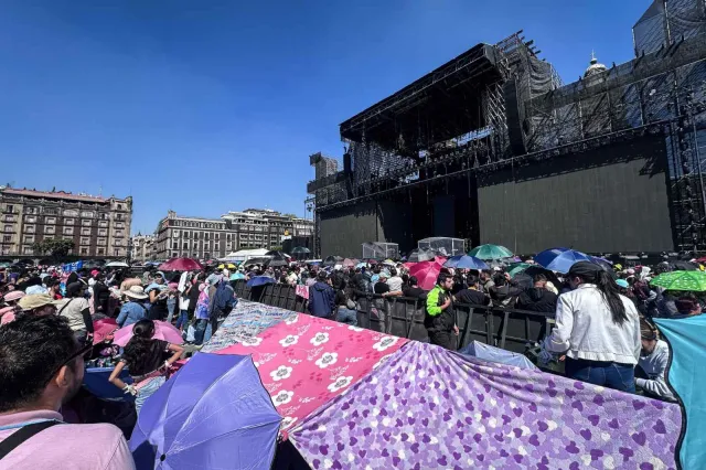 Fans de Shakira hoy. Foto: Cuartoscuro