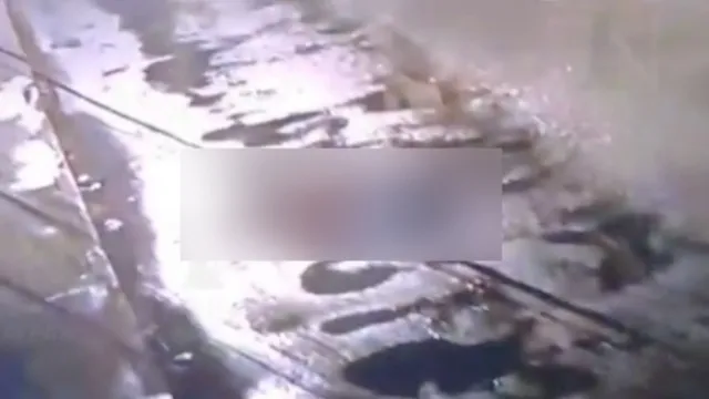 VIDEO: Motociclistas Abandonan Cuerpo Sin Vida de Hombre en Naucalpan; Fingían que Era Pasajero