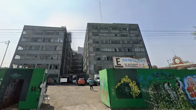 El antes del edificio colapsado en Calzada San Antonio Abad, esquina con Lorenzo Boturini y Alfredo Chavero. Foto: Google Maps