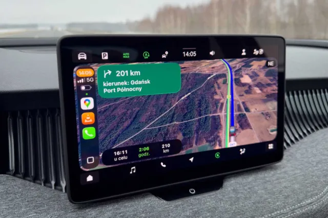 Pantalla muestra una aplicación de mapas GPS