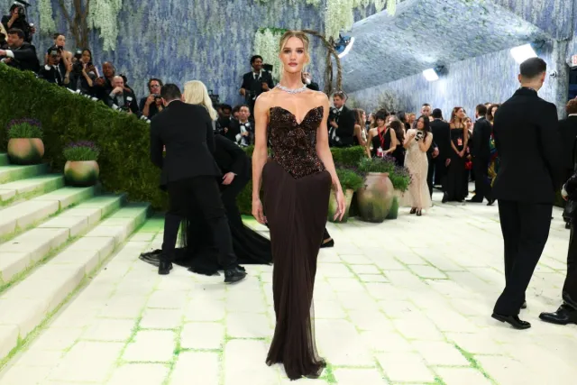 Rosie Huntington-Whiteley en la Met Gala 2026